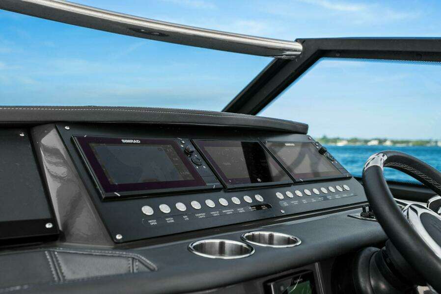 2023 Monterey 385 SS - Helm