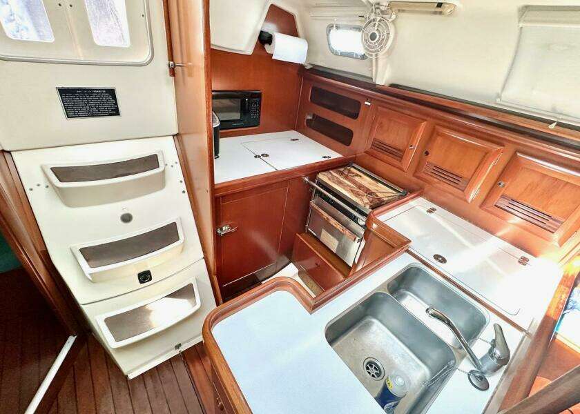 Carina 36ft Beneteau Yacht For Sale