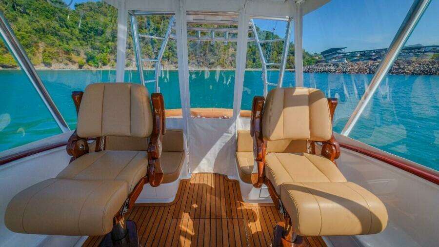 2024 Maverick Yachts Costa Rica 36 Walkaround- GAME ON- Helm