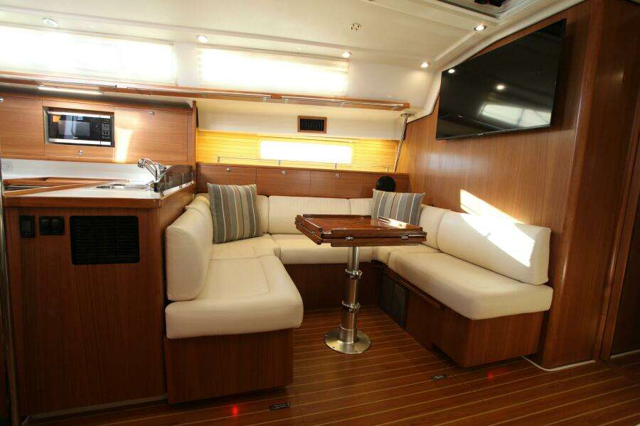 Timeless 42ft Catalina Yacht For Sale