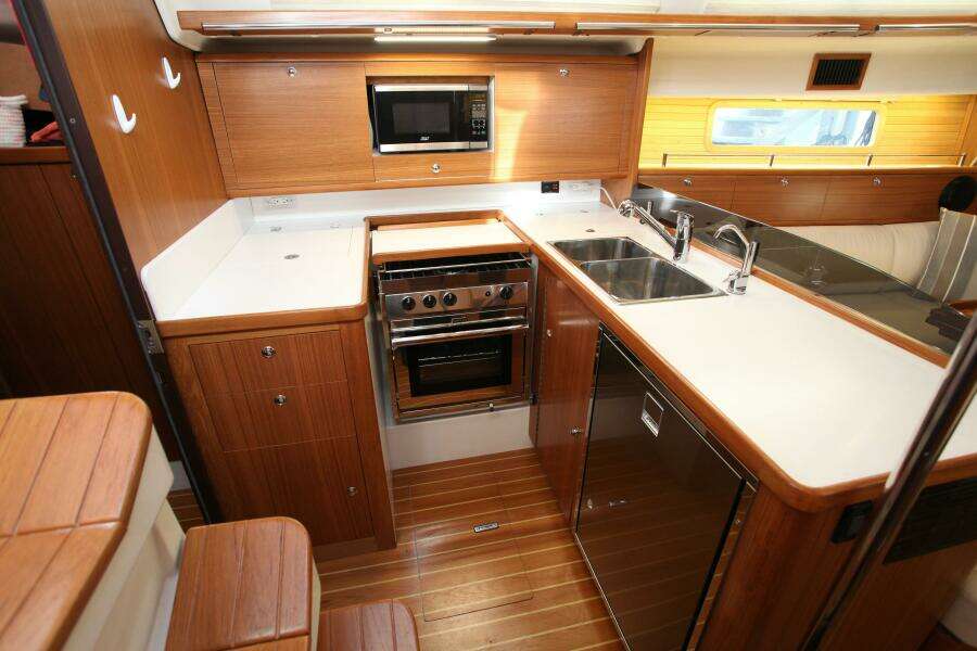 Timeless 42ft Catalina Yacht For Sale