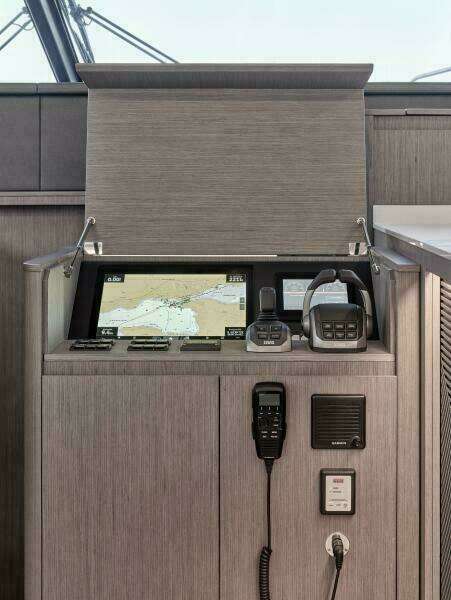  2025 65 M8 Prestige M8 Multi-Hull Power Catamaran - Manufacturer Electronics