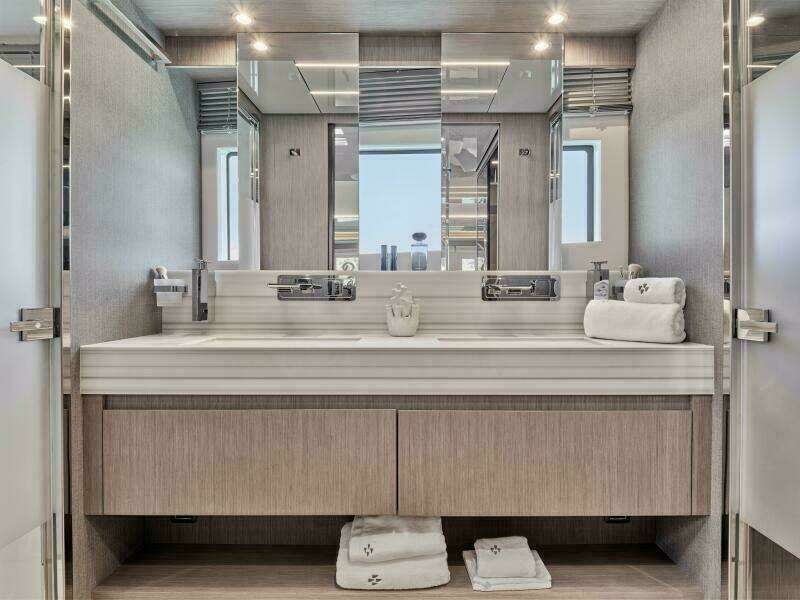 2025 M8 65 Prestige M8 Multi-Hull Power Catamaran - Manufacturer Master Stateroom Head