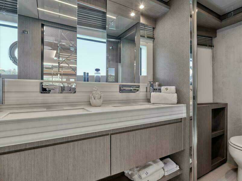 2025 M8 65 Prestige M8 Multi-Hull Power Catamaran - Manufacturer Master Stateroom Head