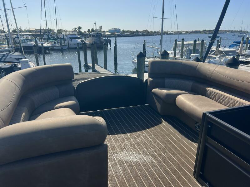 35' 2023 Premier 330 Escalante