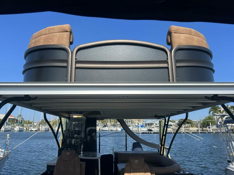 35' 2023 Premier 330 Escalante