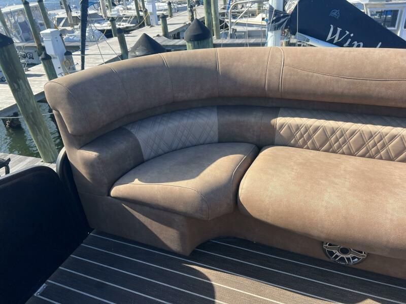 35' 2023 Premier 330 Escalante