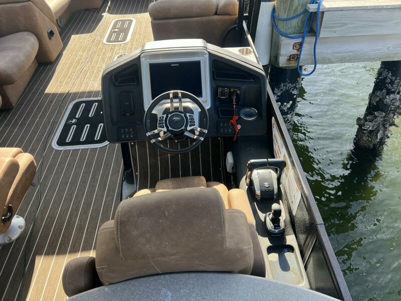 35' 2023 Premier 330 Escalante