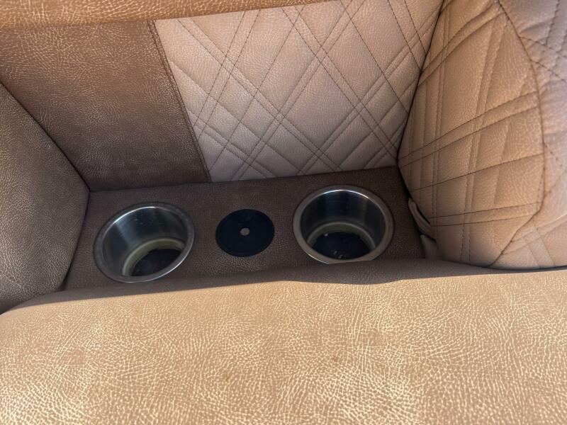 35' 2023 Premier 330 Escalante