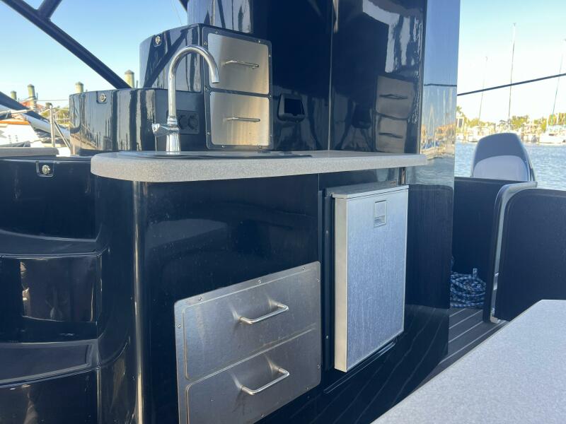 35' 2023 Premier 330 Escalante