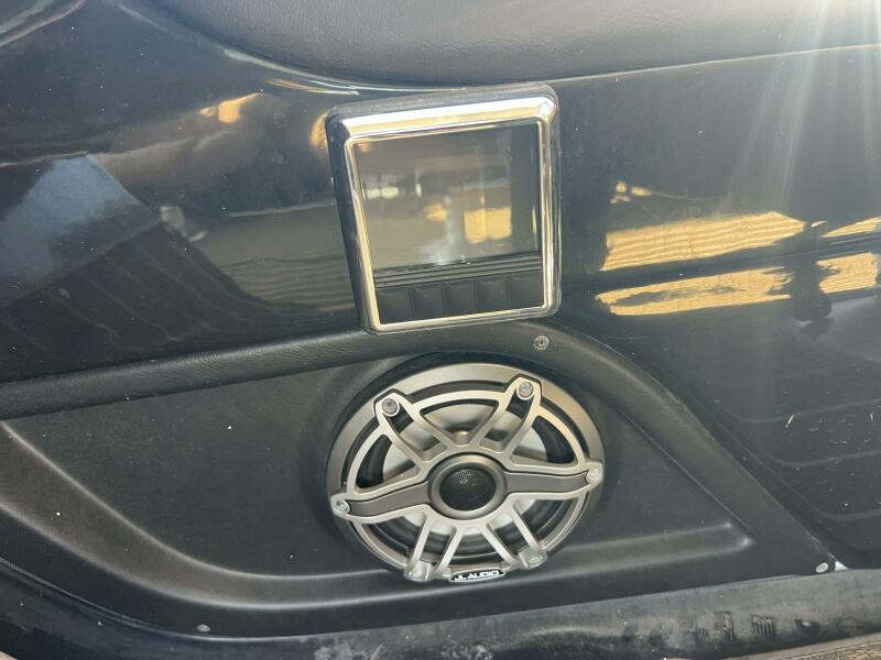 35' 2023 Premier 330 Escalante