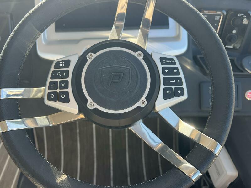 35' 2023 Premier 330 Escalante