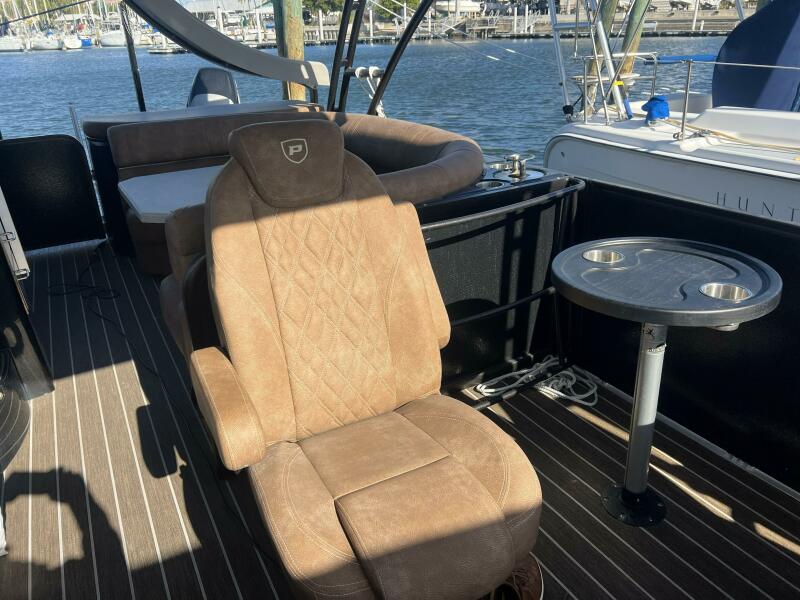 35' 2023 Premier 330 Escalante