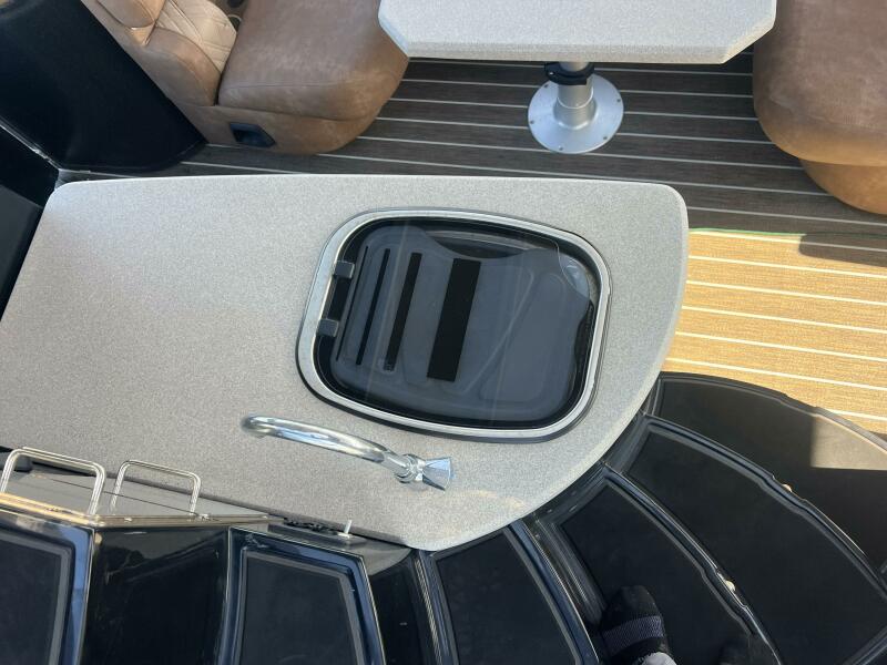 35' 2023 Premier 330 Escalante