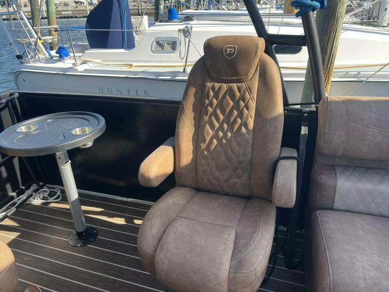 35' 2023 Premier 330 Escalante