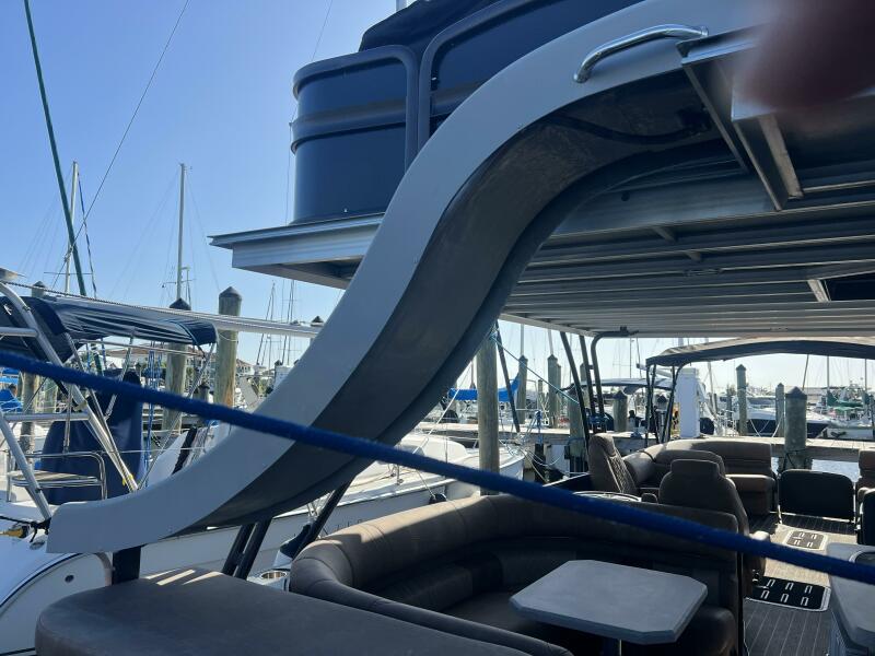 35' 2023 Premier 330 Escalante