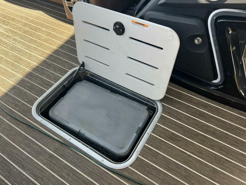 35' 2023 Premier 330 Escalante