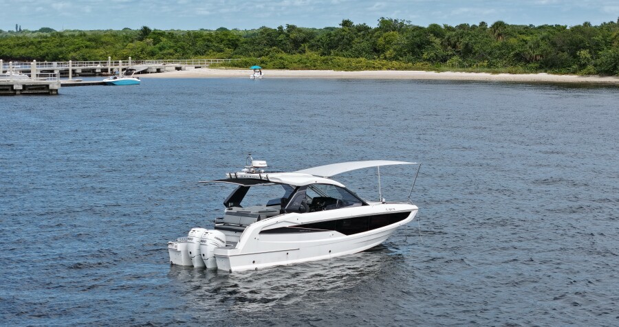 32' 2023 Galeon 