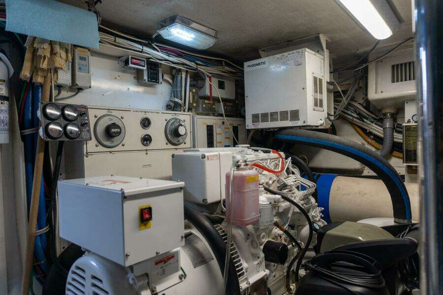 2001 Hatteras 60 Convertible - Sinyorita Salada