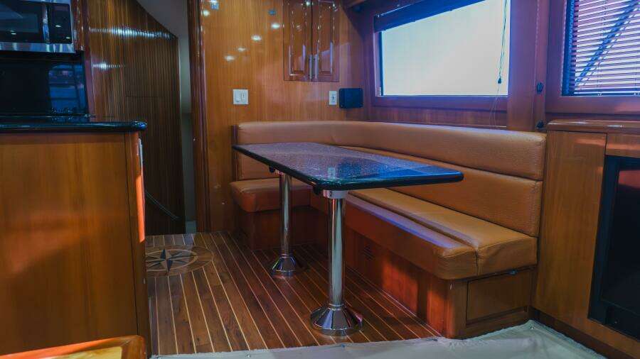 2001 Hatteras 60 Convertible - Sinyorita Salada