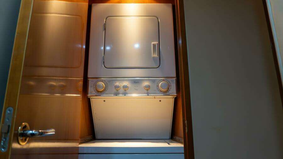 2001 Hatteras 60 Convertible - Sinyorita Salada