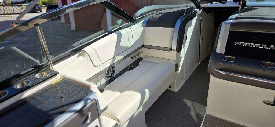 33ft Formula Yacht For Sale