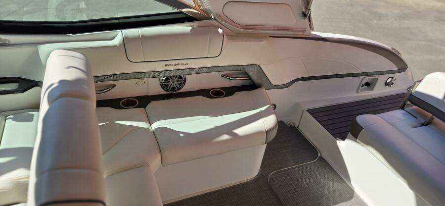 33ft Formula Yacht For Sale