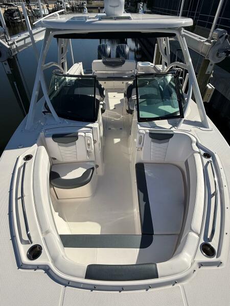 31' 2021 Robalo R317