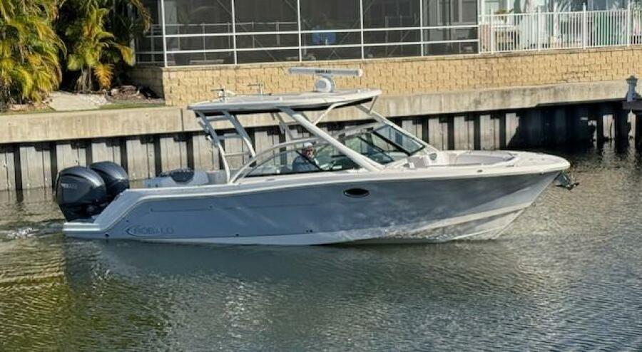 31' 2021 Robalo R317
