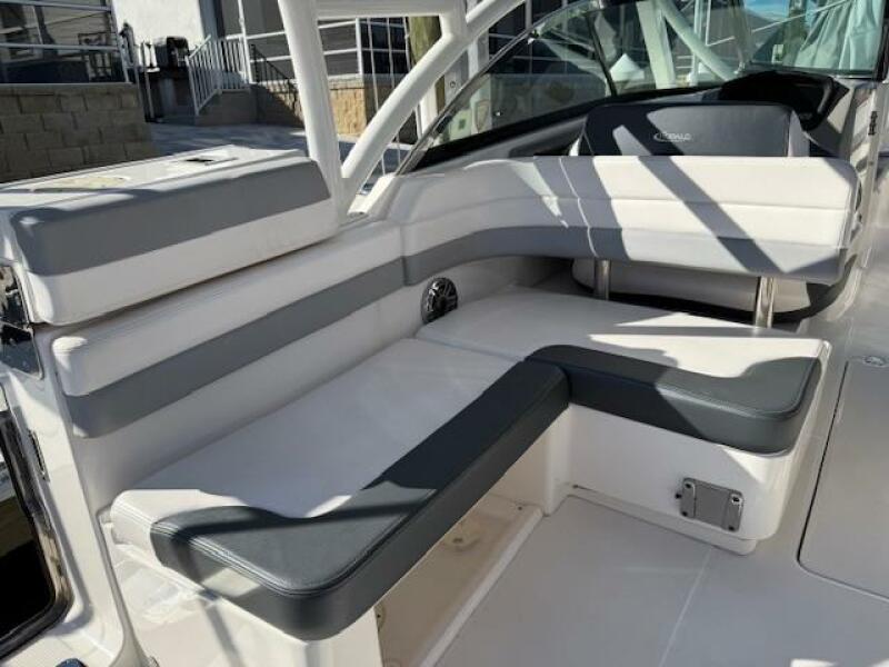 31' 2021 Robalo R317