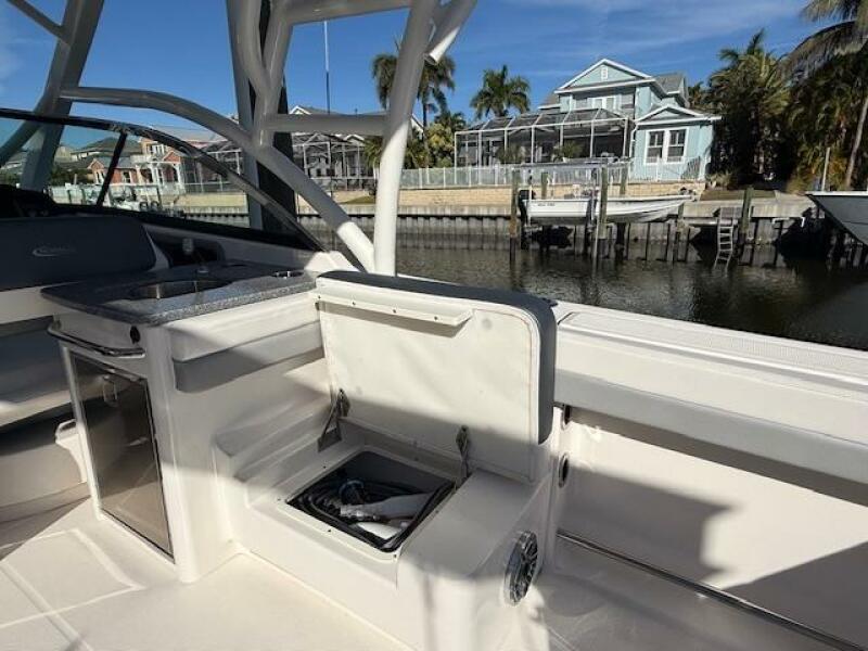 31' 2021 Robalo R317