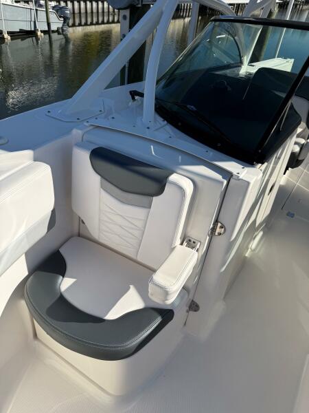 31' 2021 Robalo R317
