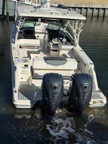 31' 2021 Robalo R317