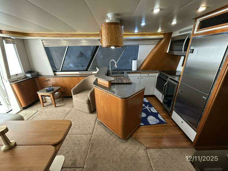 47' Bayliner salon port