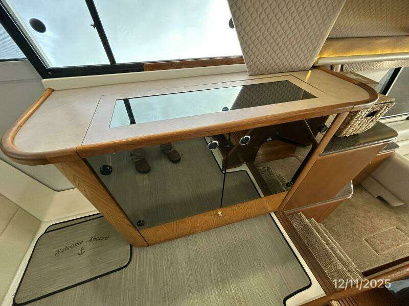 47' Bayliner pilothouse starboard aft