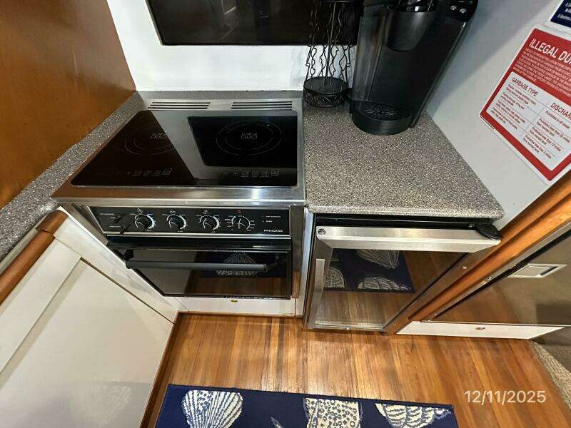 47' Bayliner galley oven