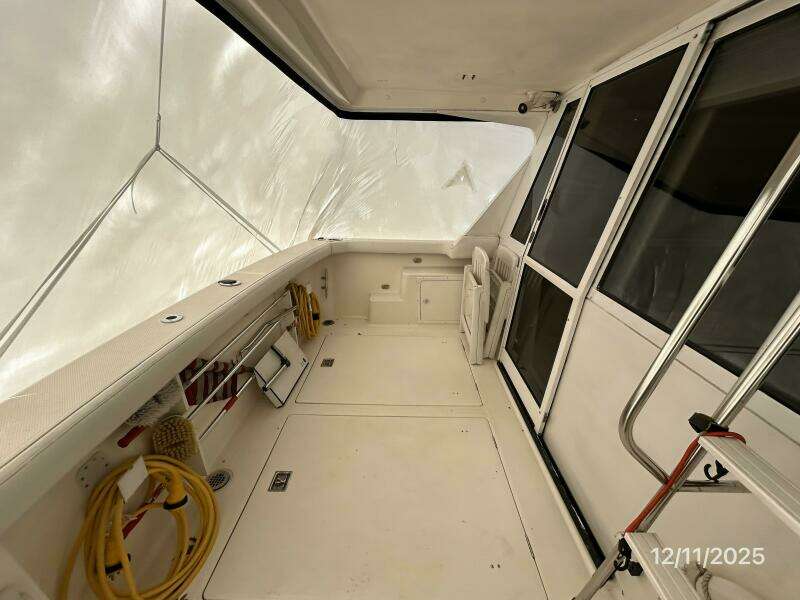 47' Bayliner aftdeck port