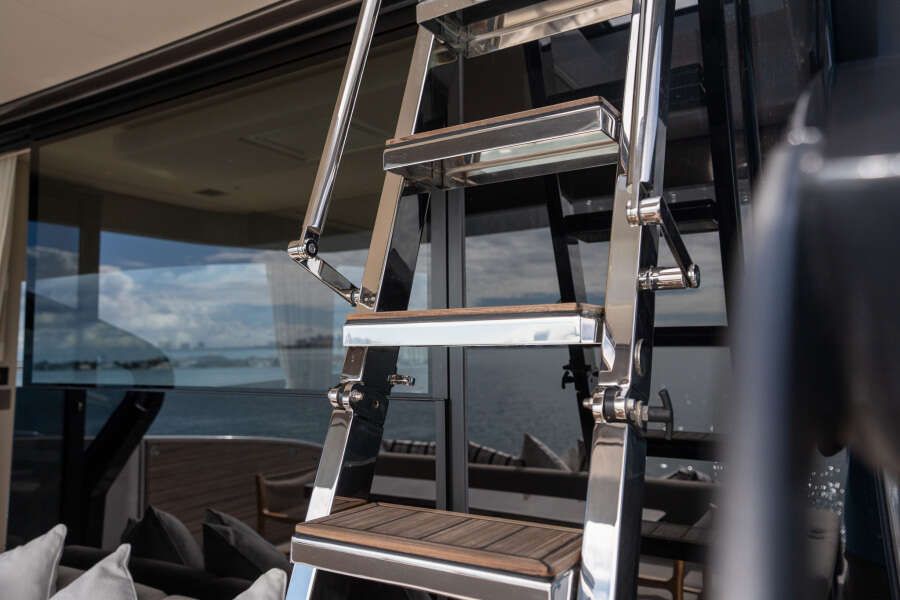 57ft Azimut Yacht For Sale