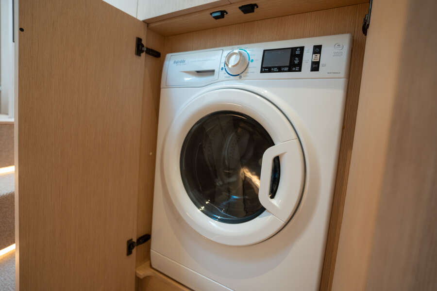 57ft Azimut Yacht For Sale