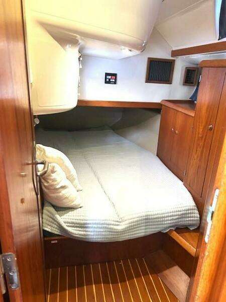 INVICTUS 45ft Jeanneau Yacht For Sale