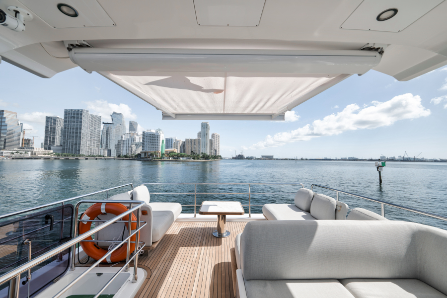 60' 2022 Azimut FLYBRIDGE