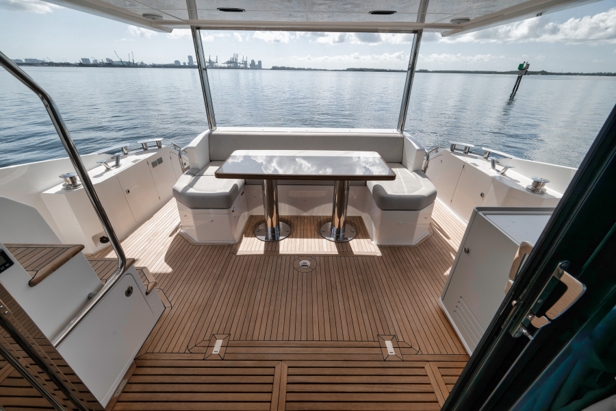 60' 2022 Azimut FLYBRIDGE