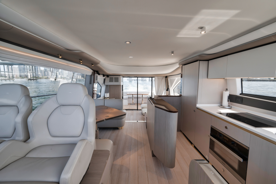 60' 2022 Azimut FLYBRIDGE