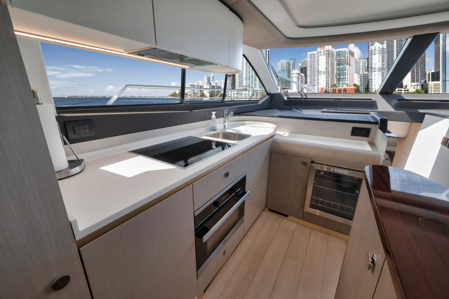 60' 2022 Azimut FLYBRIDGE