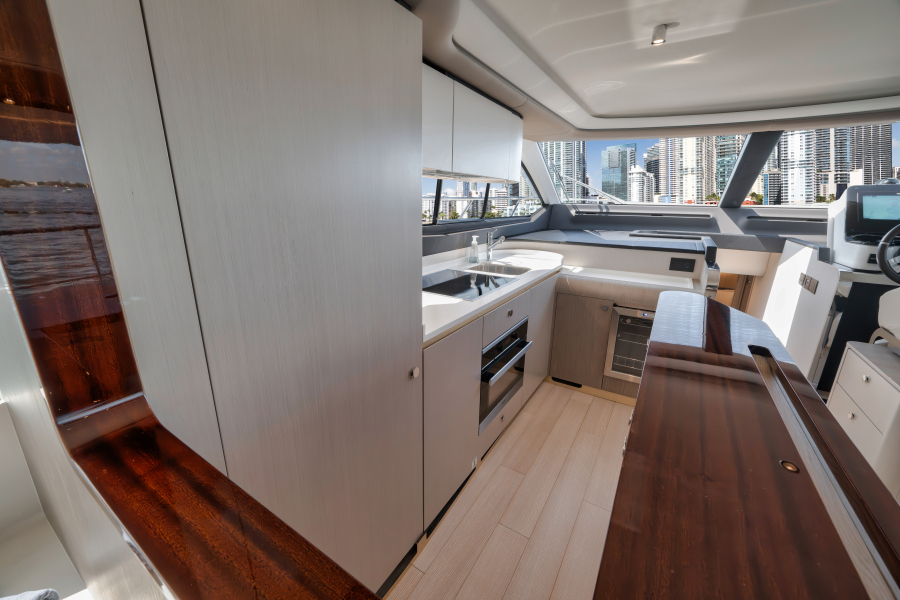 60' 2022 Azimut FLYBRIDGE