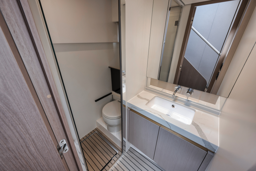 60' 2022 Azimut FLYBRIDGE