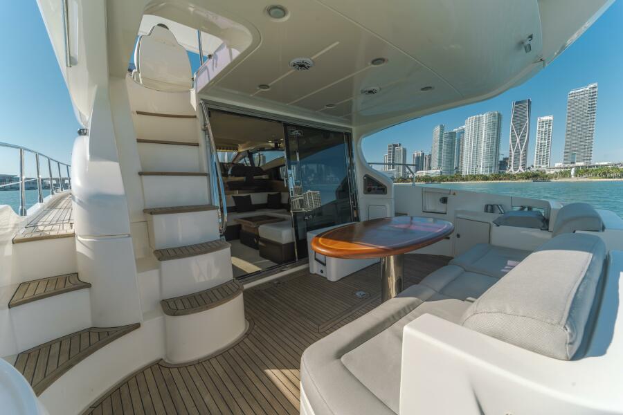 48' 2011 Azimut 48 Flybridge