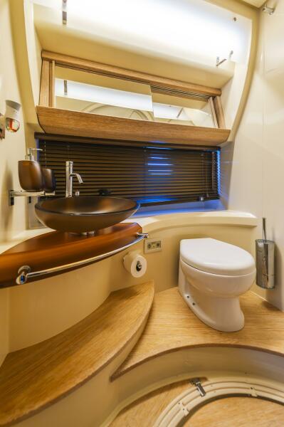 48' 2011 Azimut 48 Flybridge