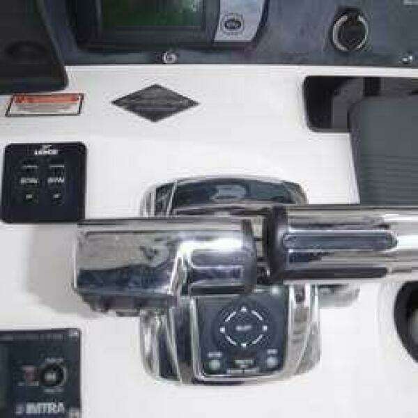 32ft Boston Whaler Yacht For Sale