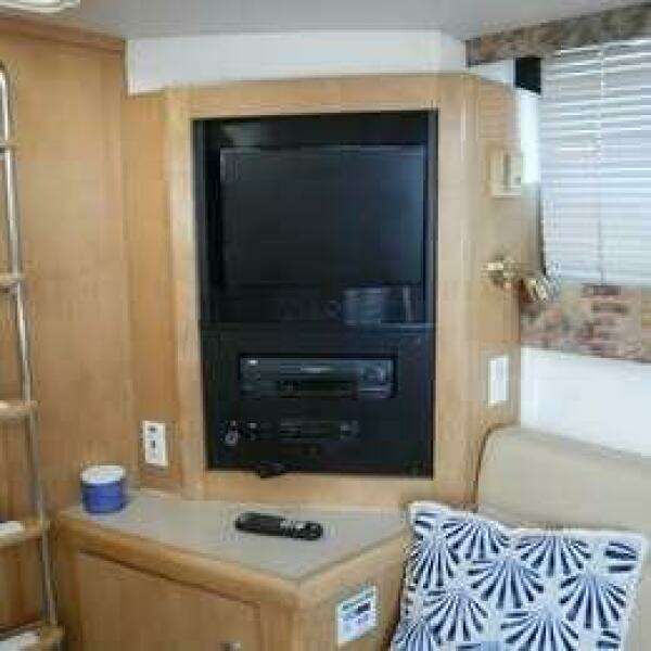 35ft Carver Yacht For Sale